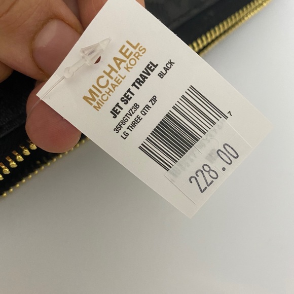 Michael Kors jet set three quarters zipper wallet - Picture 14 of 14